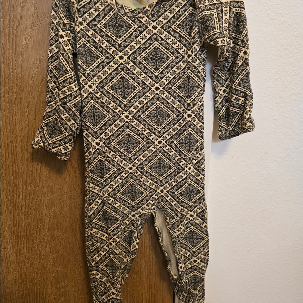 Kate Quinn Geometric Patterned Button Footie
